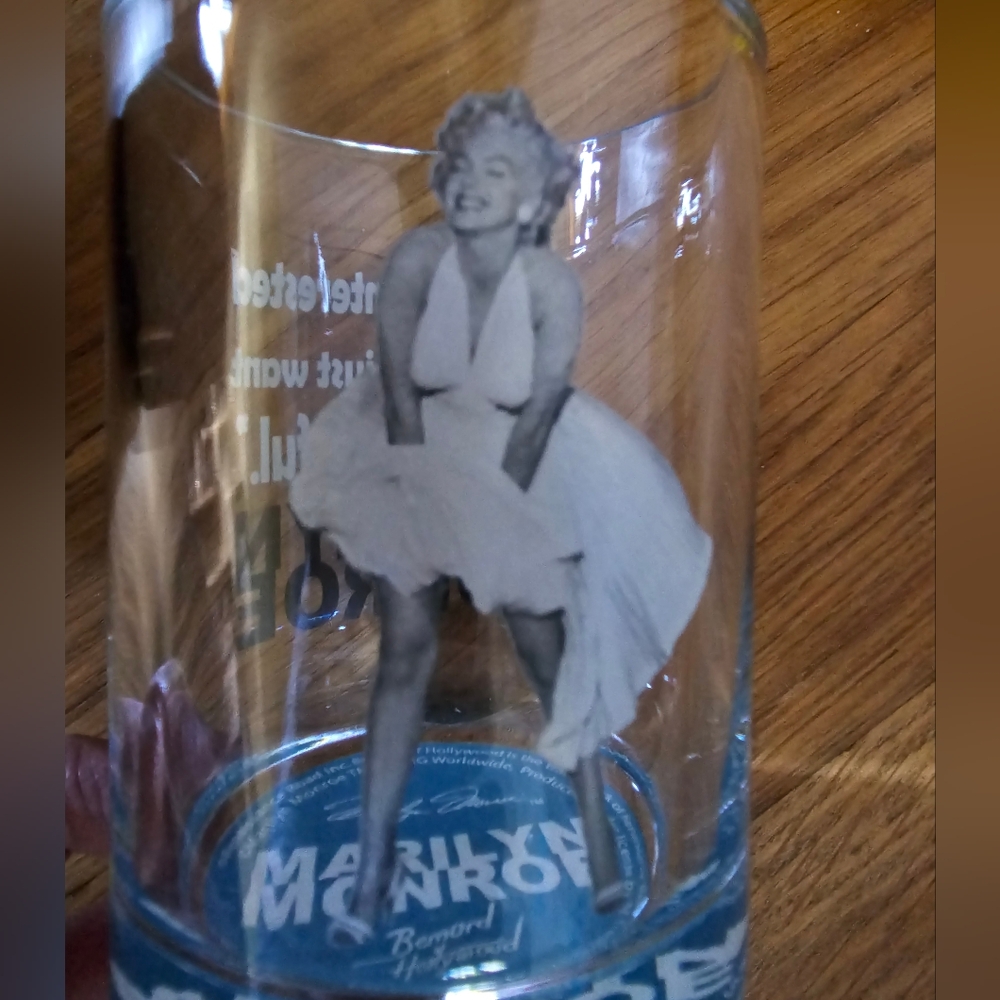 Hollywood California Walk of Fame Coffee Mug & Marilyn Monroe Glass Souvenirs - Picture 6 of 6